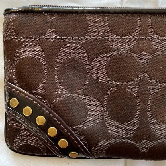 COACH | classic brown logo wristlet - Picture 4 of 9